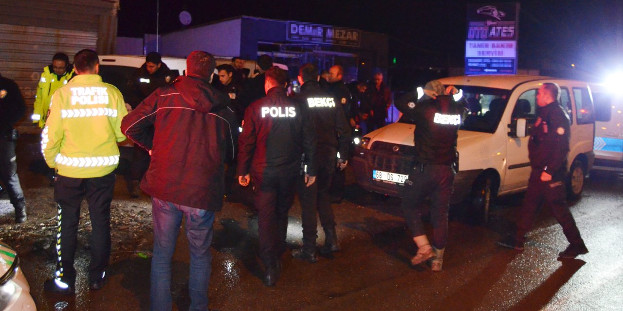Seyir Halindeki Otomobilden Havaya Ateş Açan 3 Magandayı Polis Yakaladı