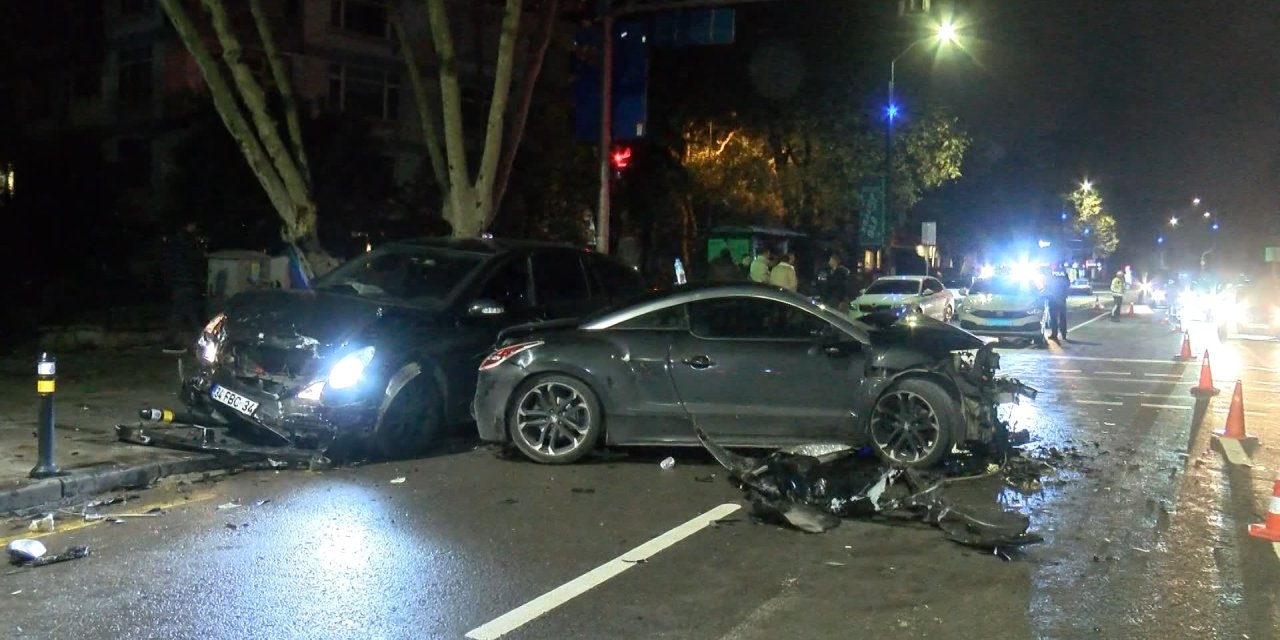 Kadıköy'de Alkollü Sürücü Denetim Noktasında Kaza Yaptı