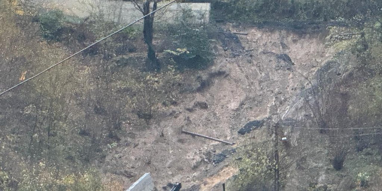 Zonguldak'taki Heyelan; Toprak Altında Kalan Anne İle Oğlu Aranıyor