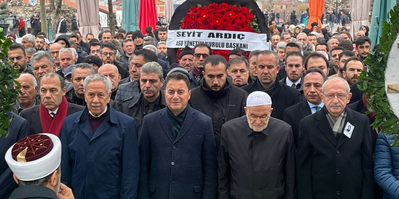 Ali Babacan'ın Annesi, Son Yolculuğuna Uğurlandı