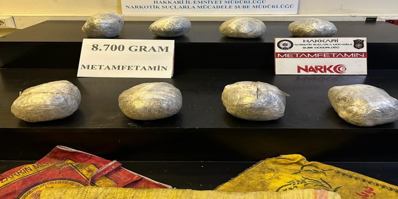 Hakkari'de Yol Kontrolünde 8 Kilo 700 Gram Metamfetamin Ele Geçirildi, 1 Gözaltı