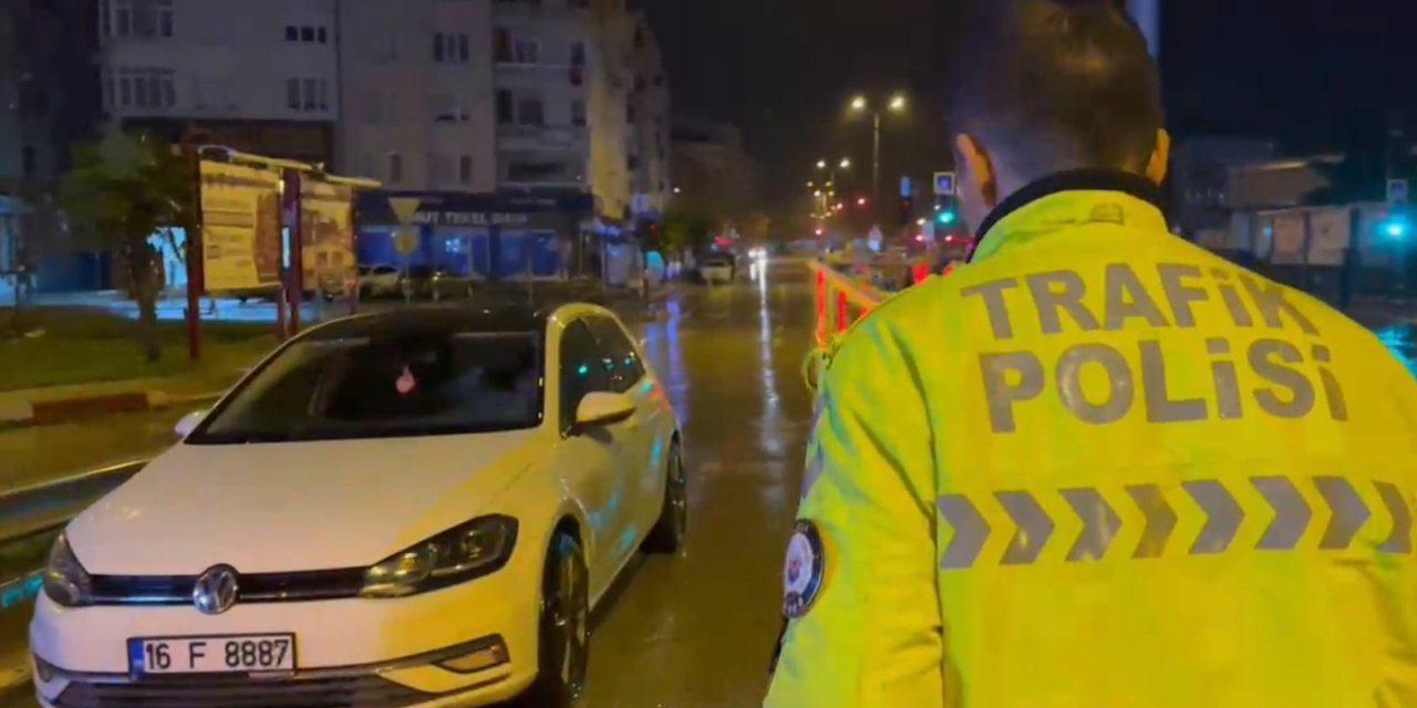 Trafikte Uyuyakalan Ehliyetsiz Sürücüye 4 Bin 64 Tl Ceza Kesildi
