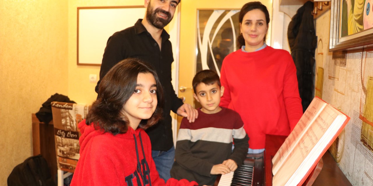 12 Yaşındaki Ödüllü Piyanist Cemre, Yarışmalara Kardeşiyle Hazırlanıyor
