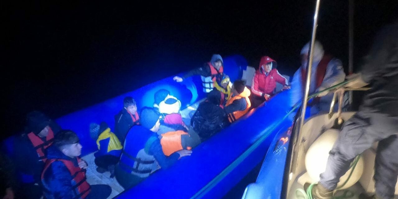 Çanakkale'de Yunanistan'ın Geri İttiği 17 Göçmen Kurtarıldı