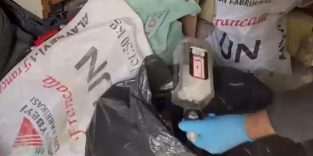 İzmir'de Yılbaşı Öncesi Sahte İçki Operasyonu; 70 Şüpheliye İşlem Yapıldı