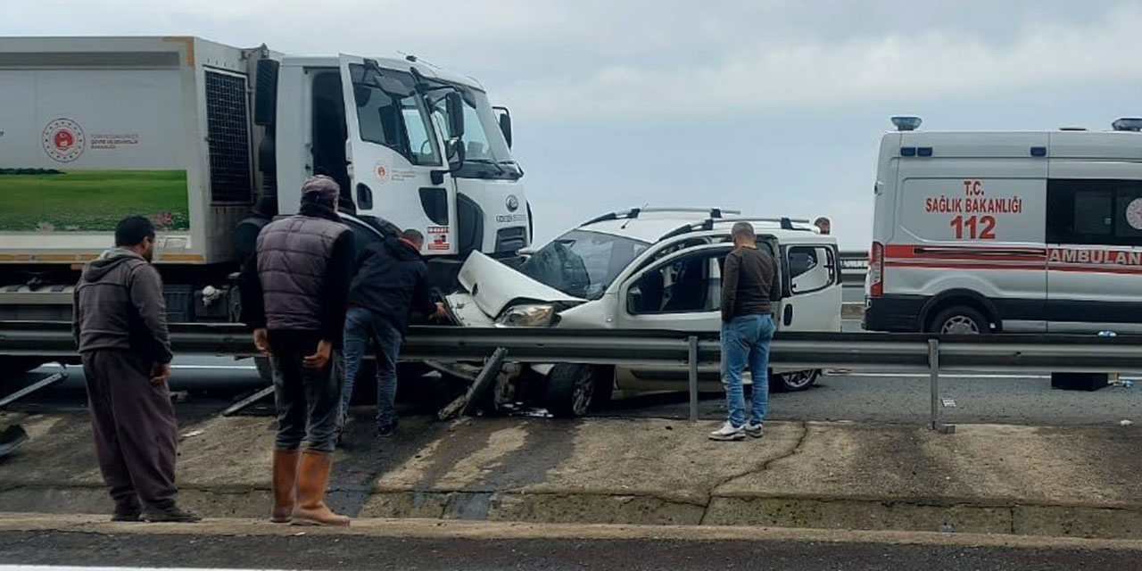 Rize’de çöp kamyonu ve hafif ticari araç çarpıştı 2 yaralı