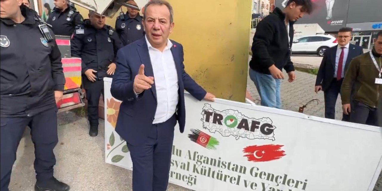 Tanju Özcan, Afgan Sığınmacıların Kurduğu Derneğin Tabelasını Söktü