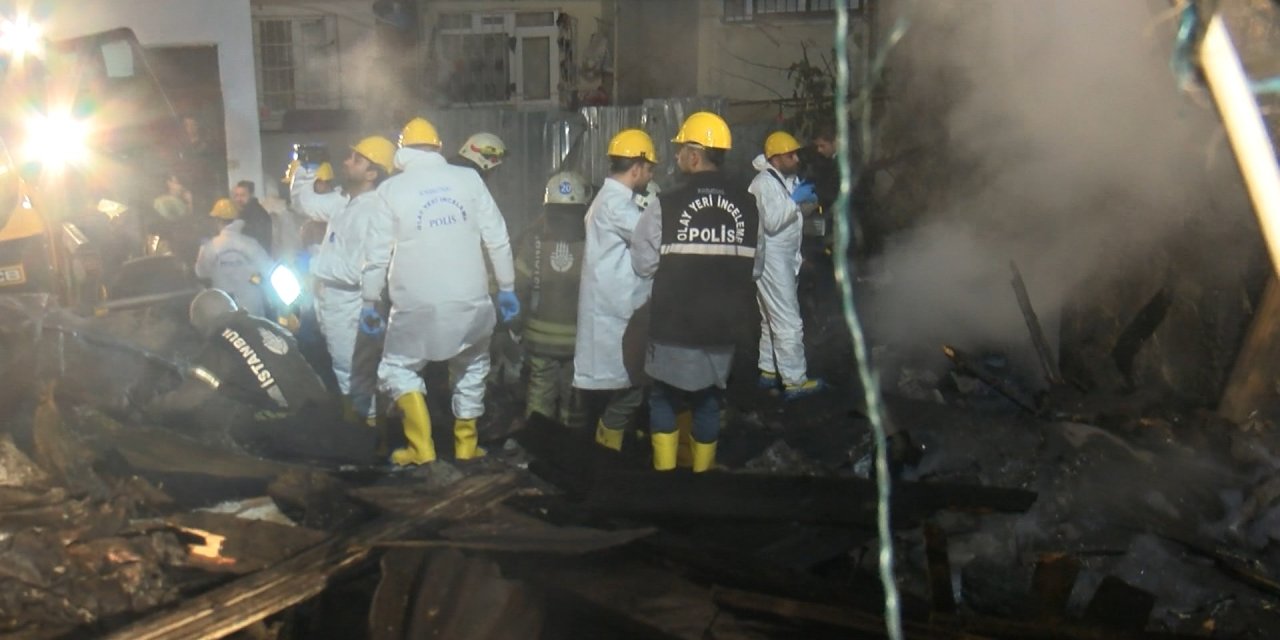 (Geniş Haber) - Beyoğlu'nda 2 Katlı Ahşap Bina Alev Alev Yandı: 1 Ölü