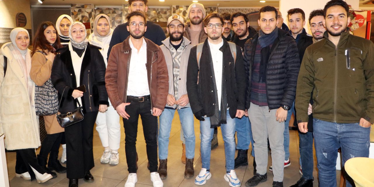 Erzurum’daki Gazzeli Öğrenciler, Ailelerinin Ölüm Korkusu Nedeniyle Ayrı Yaşadıklarını Söyledi