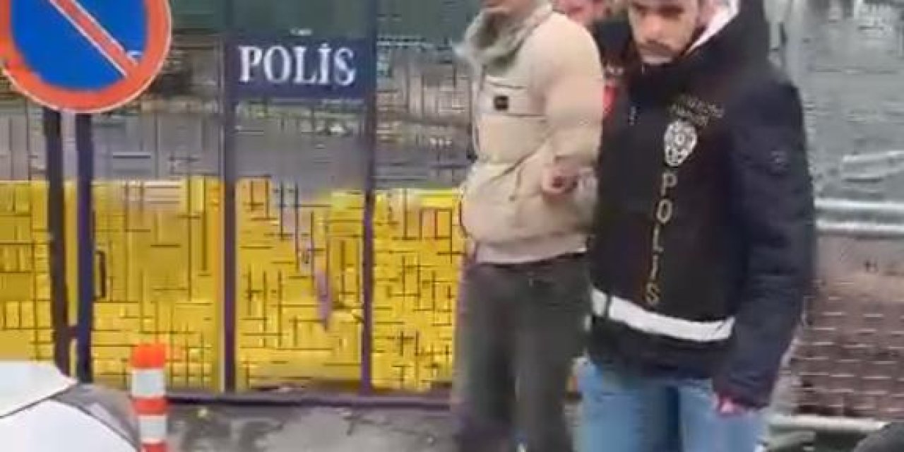 Küçükçekmece'de Ağabey Kardeşini Bıçakladı