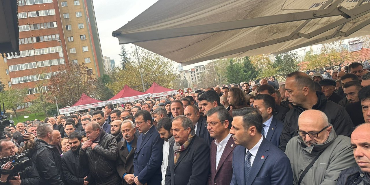 Chp Genel Başkanı Özel, İstanbul'da Cenazeye Katıldı