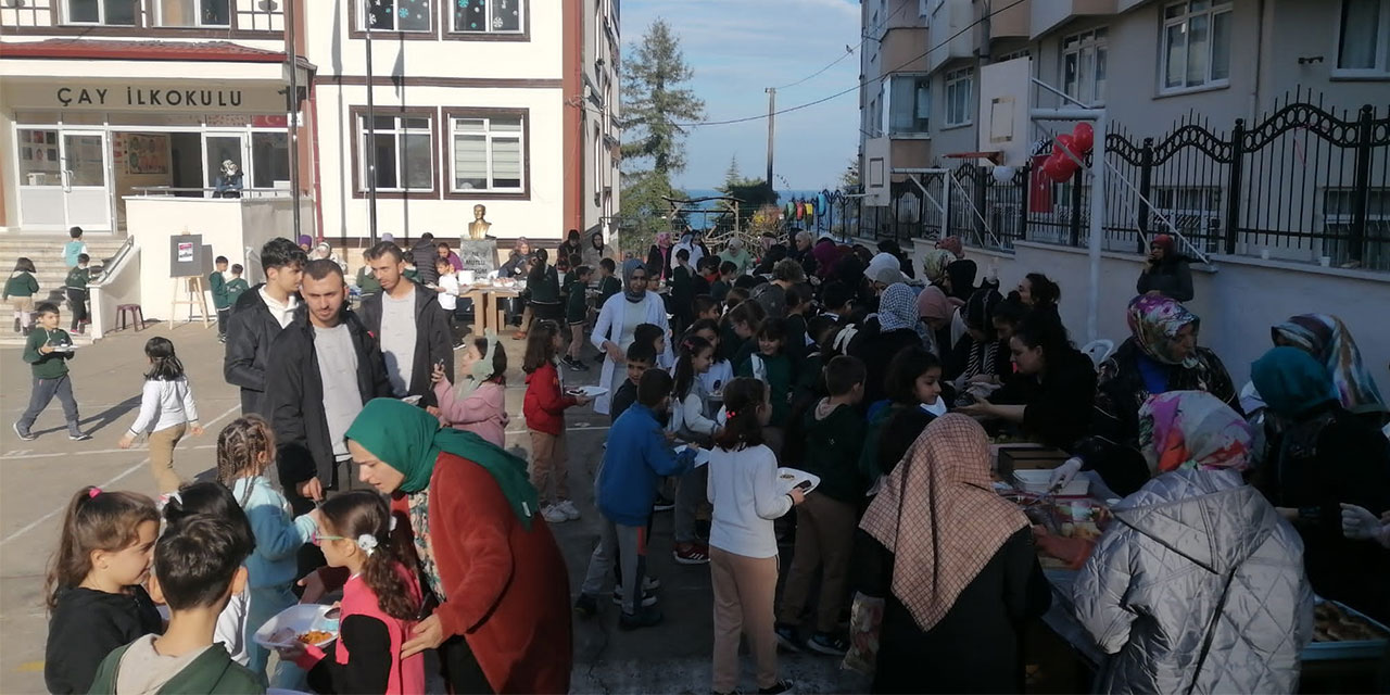 Rize’de Çay İlkokulu Filistin'e Destek Kermesi Düzenledi