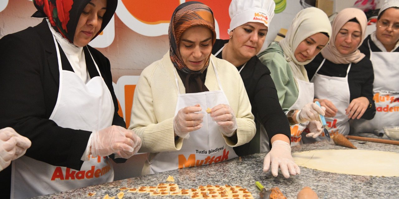 Mutfak Akademisi Kursiyerleri Yerli Ürünlerle Yardım Yemekleri Hazırladı