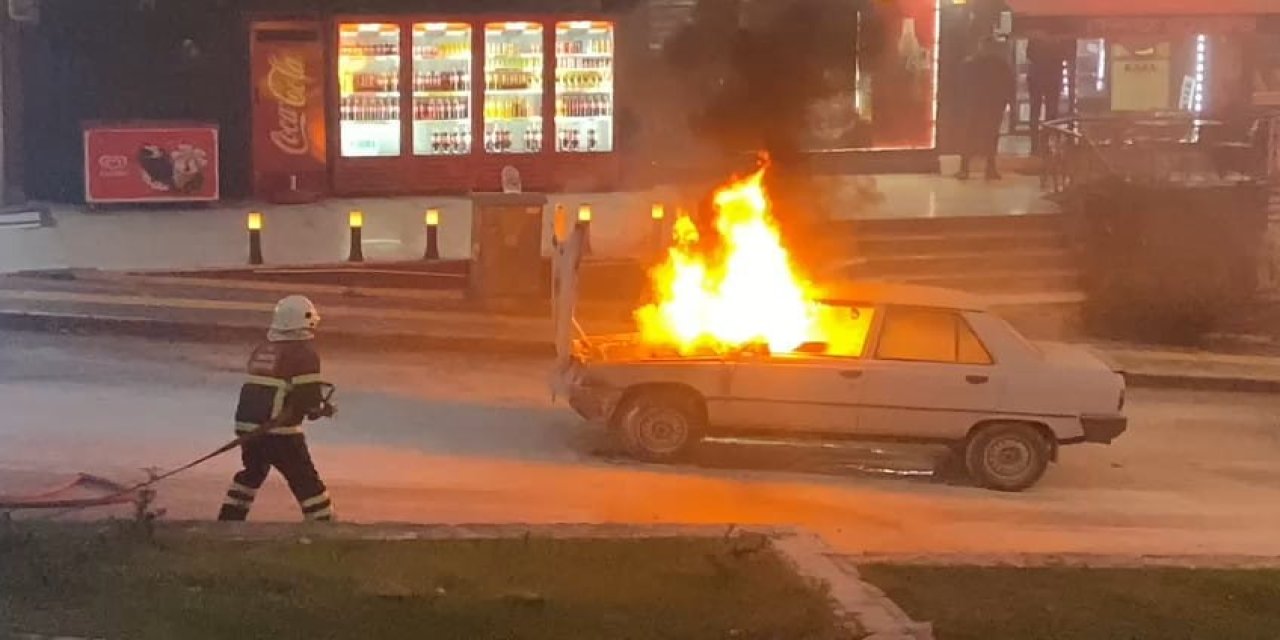 Amasya'da Seyir Halindeki Otomobil Yandı
