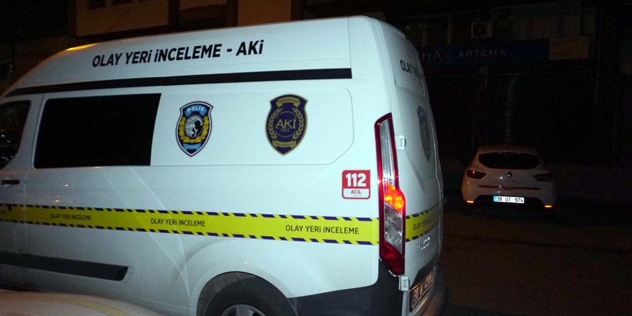 Baba- Oğul, Husumetlilerince Bıçakla Yaralandı