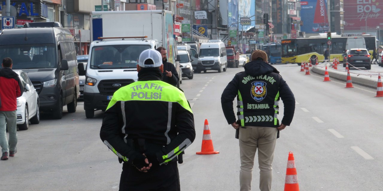 Kadıköy'de Denetimde Ceza Yazılan Taksici: En Kolay Cezayı Bize Yazıyorlar