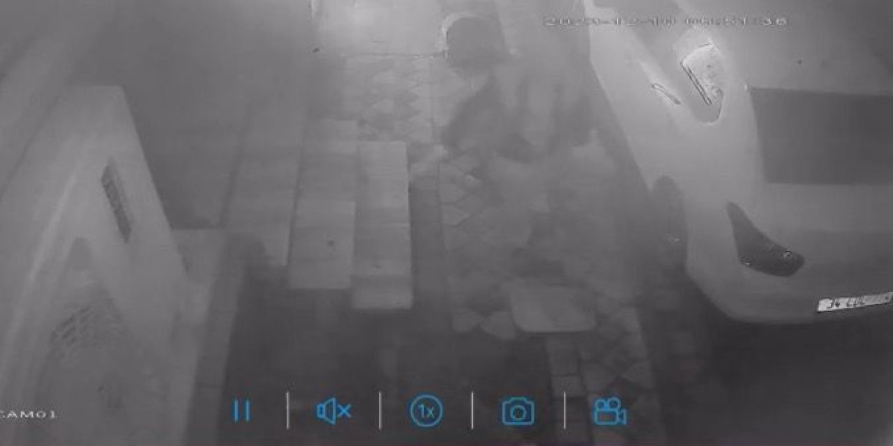 Sultangazi’de Elinde Döner Bıçağıyla Girdiği Binadan Ayyakabıları Çaldı