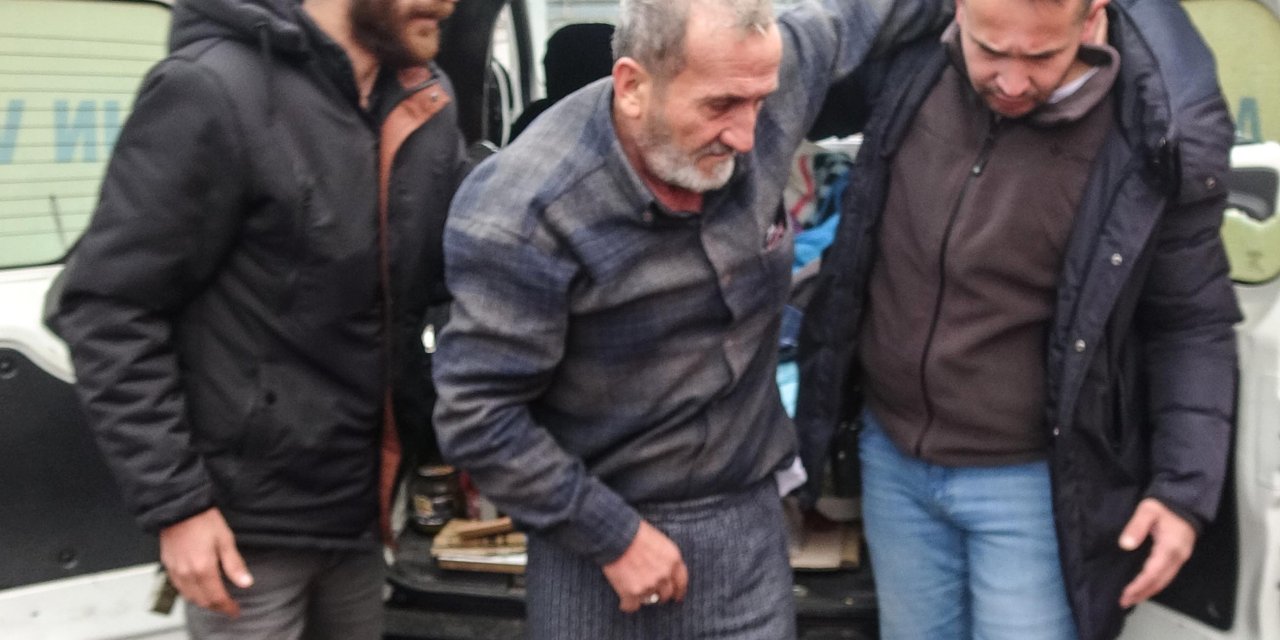 Tır'a Öncülük Eden Aracın Şoförü, Molada Uyurken Zehirlendi