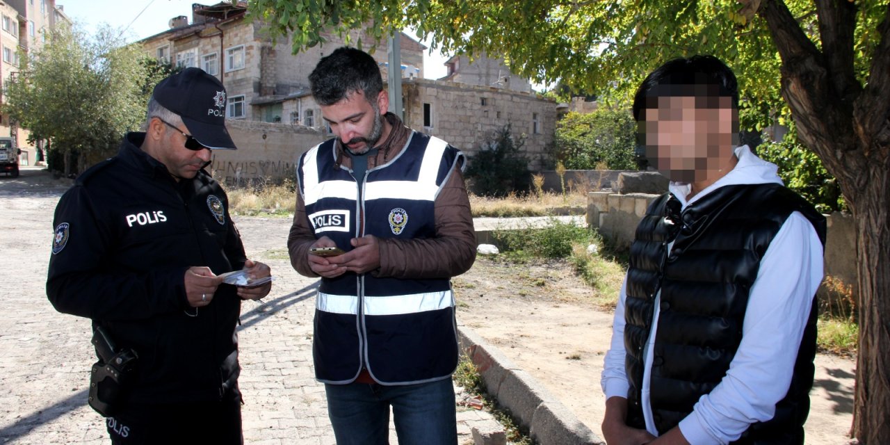 Kayseri Ve Nevşehir'de, 33 Kaçak Göçmen Yakalandı