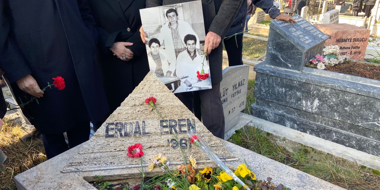 Erdal Eren, Kabri Başında Anıldı