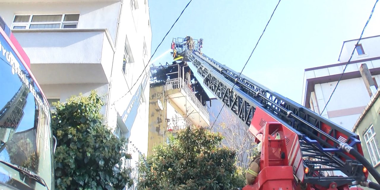 Kağıthane'de Karısına Kızdı Evini Ateşe Verdi