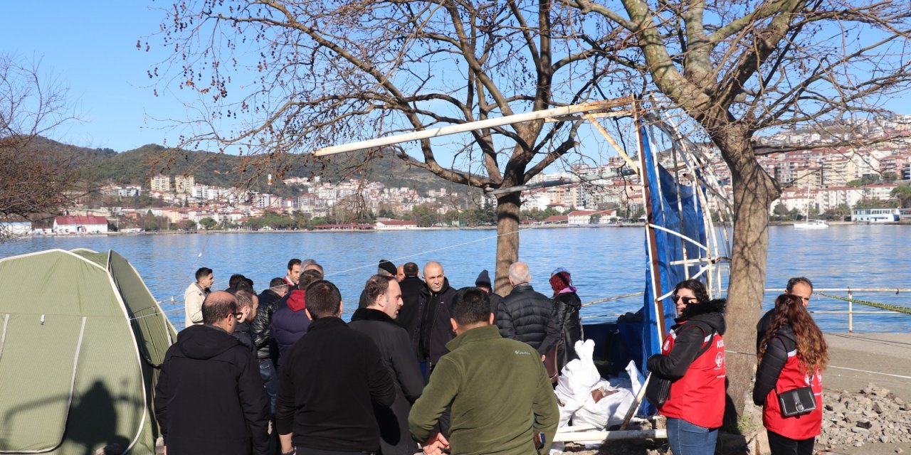 Kayıp Denizcileri Arama Çalışmaları 25'inci Gününde; Aileleri De Nöbette