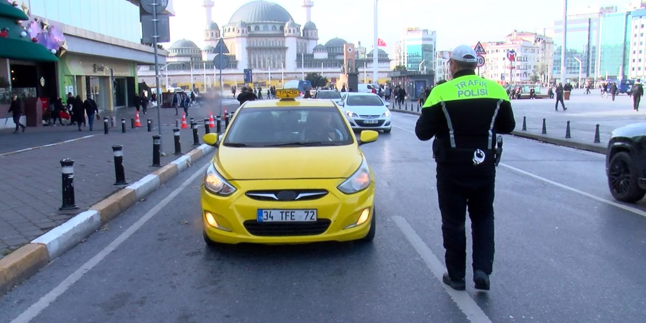 Taksim'de Taksilere Yönelik Denetim