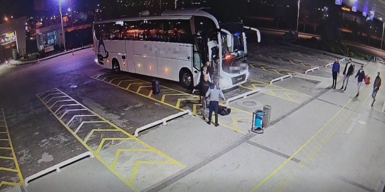 Otobüs Terminalinde Muavinin Yolcuyu Darbetmesi Kamerada