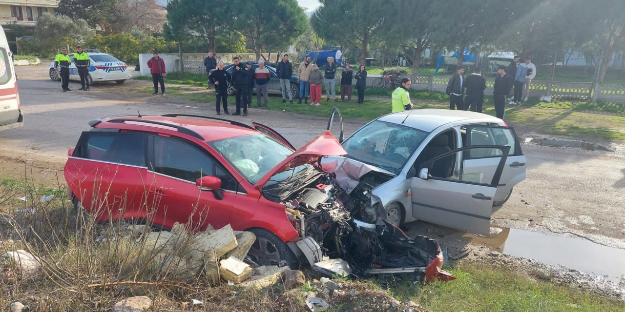 Bandırma'da 'Hatalı Sollama' Kazaya Neden Oldu: 8 Yaralı