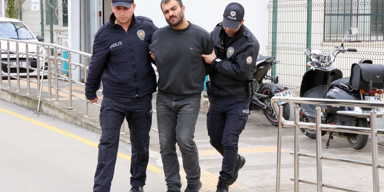 Ruhsatsız Tabancasını Atıp, Kaçtı; Kendisini Yakalayan Polisin Parmağını Kırdı