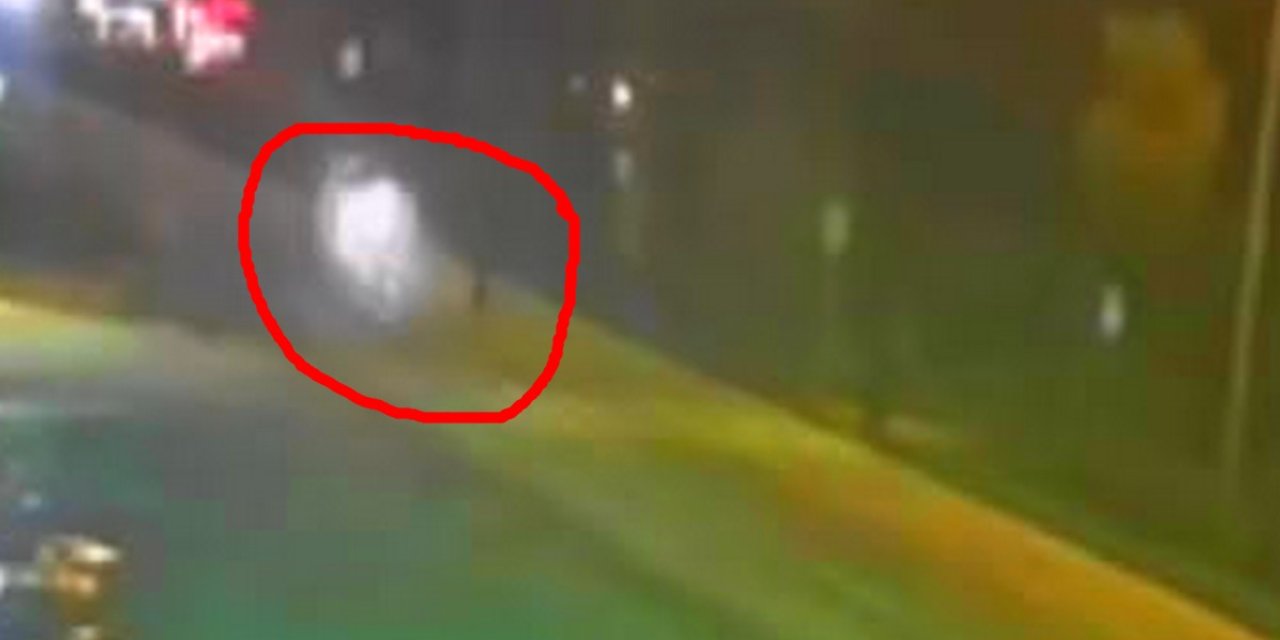 Otomobilin Çarptığı Kadın Kurtarılamadı; Kaza Anı Kamerada