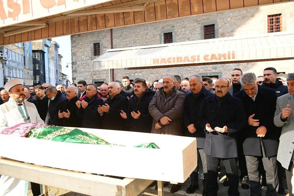 Iğdır Valisi Sarıibrahim'in annesi, Rize'de son yolculuğuna uğurlandı