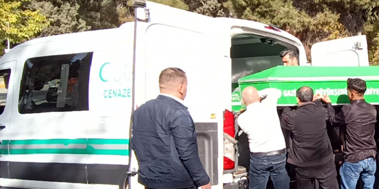 Otomobilin Çarptığı Motosikletin Sürücüsü Öldü