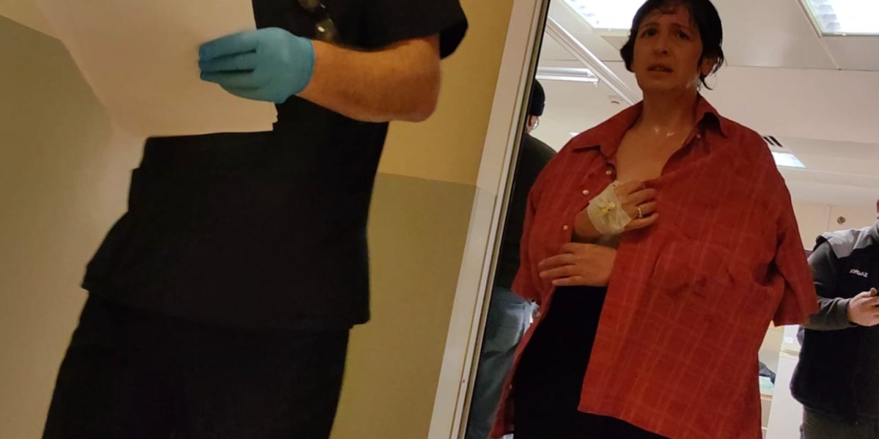 Düdüklü Tencere Patladı, Yüzü Ve Kollarından Yaralandı