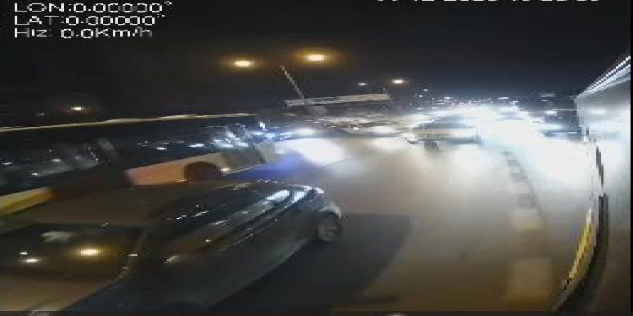 Kadıköy'de Makas Atan Otomobilin Neden Olduğu Kaza Anı Kameraya Yansıdı