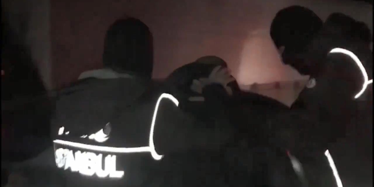Kırmızı Bültenle Aranan 2 Kişi İstanbul'da Yakalandı