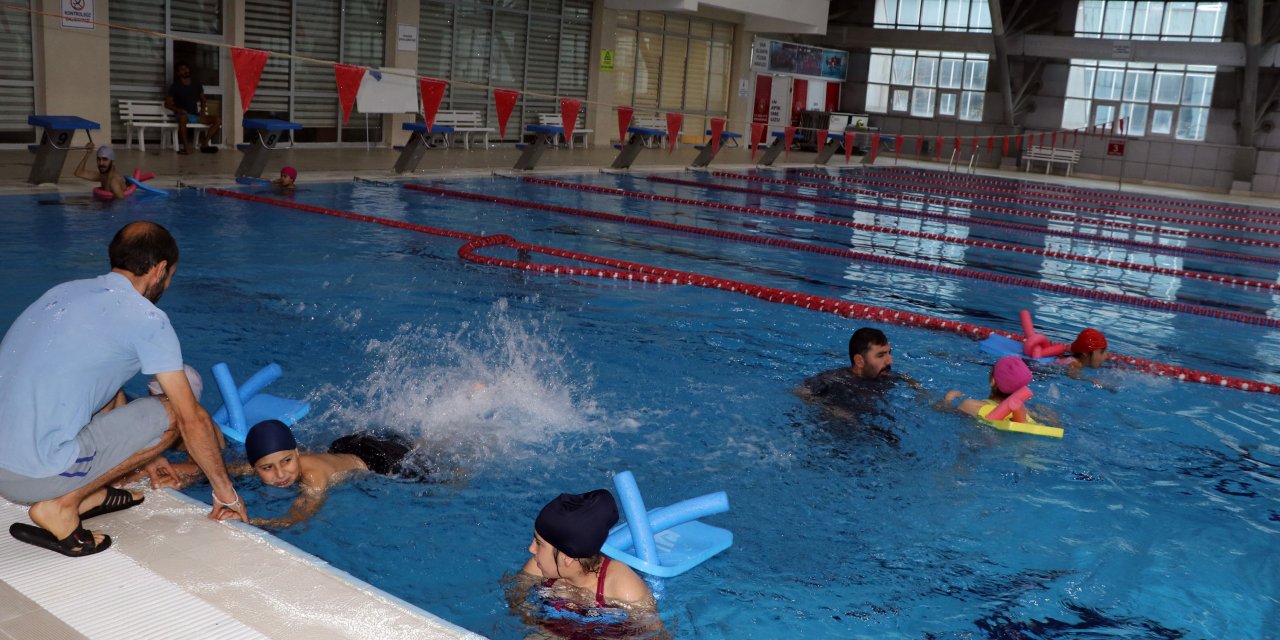 Engelli Çocukların Havuzda Yüzme Hayalini Gerçekleştiriyorlar