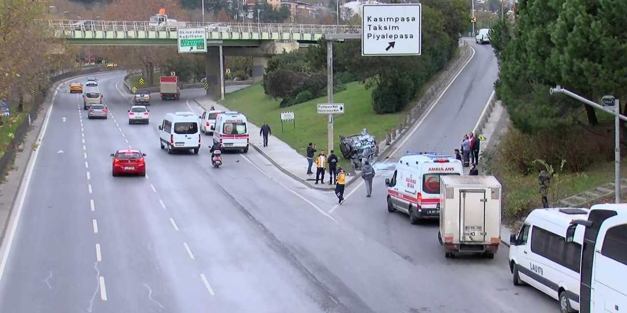 Şişli'de Otomobiliyle Takla Atan Sürücü Aracını Bırakıp Gitti