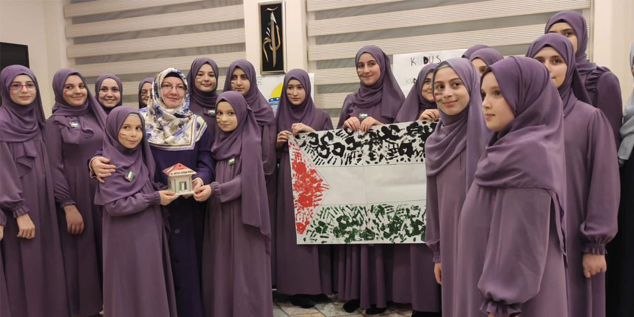 Rize’de Kız Kur'an Kursu Hafız Öğrencilerinden Kudüs İftarı