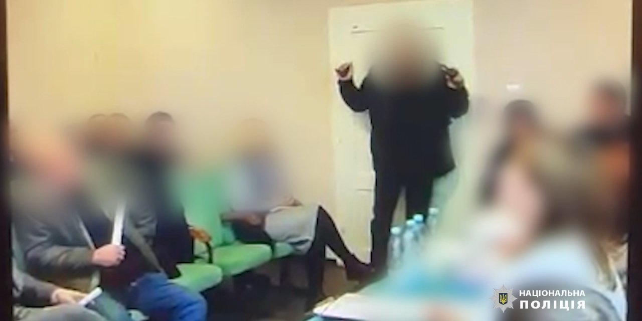 Ukrayna’da Bir Kişi Köy Meclisinde 3 Adet El Bombası Patlattı