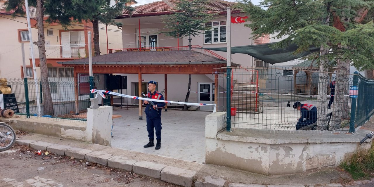 Kahvehanede Husumetlisi Tarafından Öldürüldü