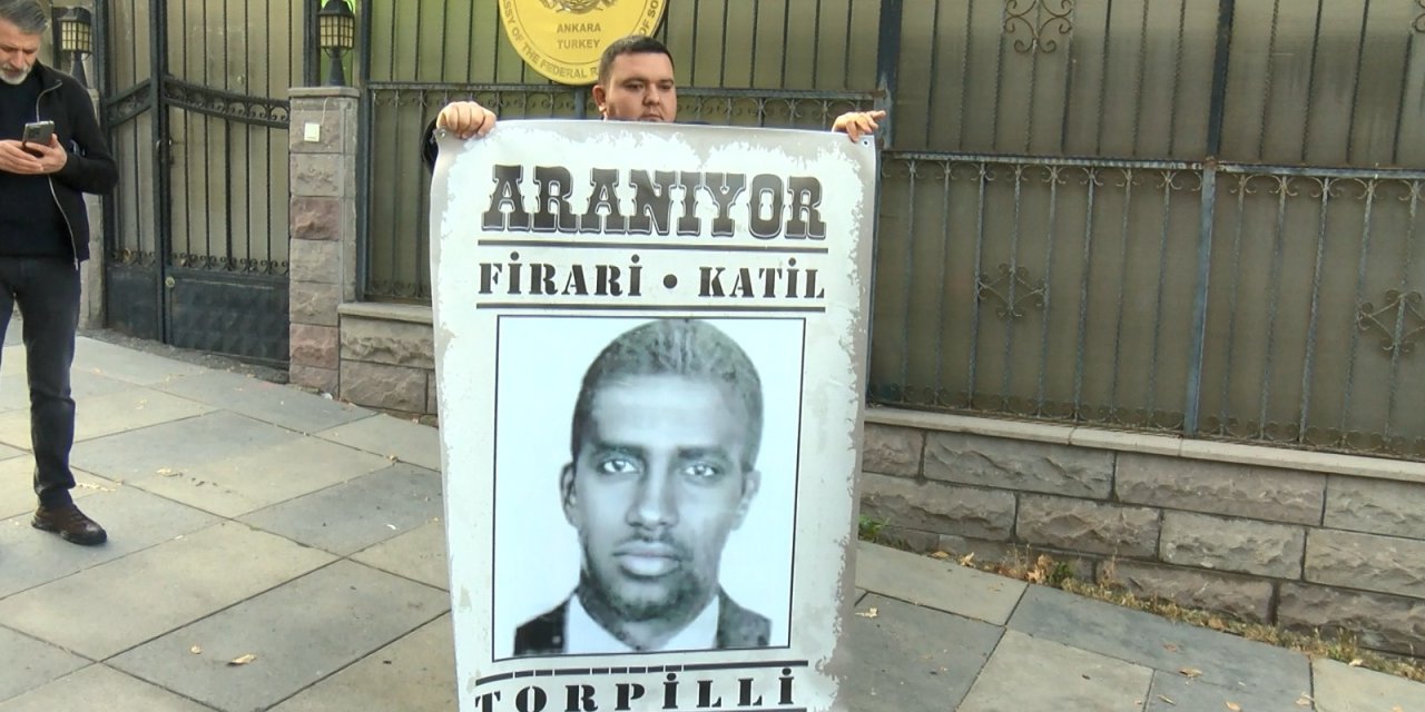 İyi Partili Çömez'den Somali Büyükelçiliği'ne 'Aranıyor' Afişi