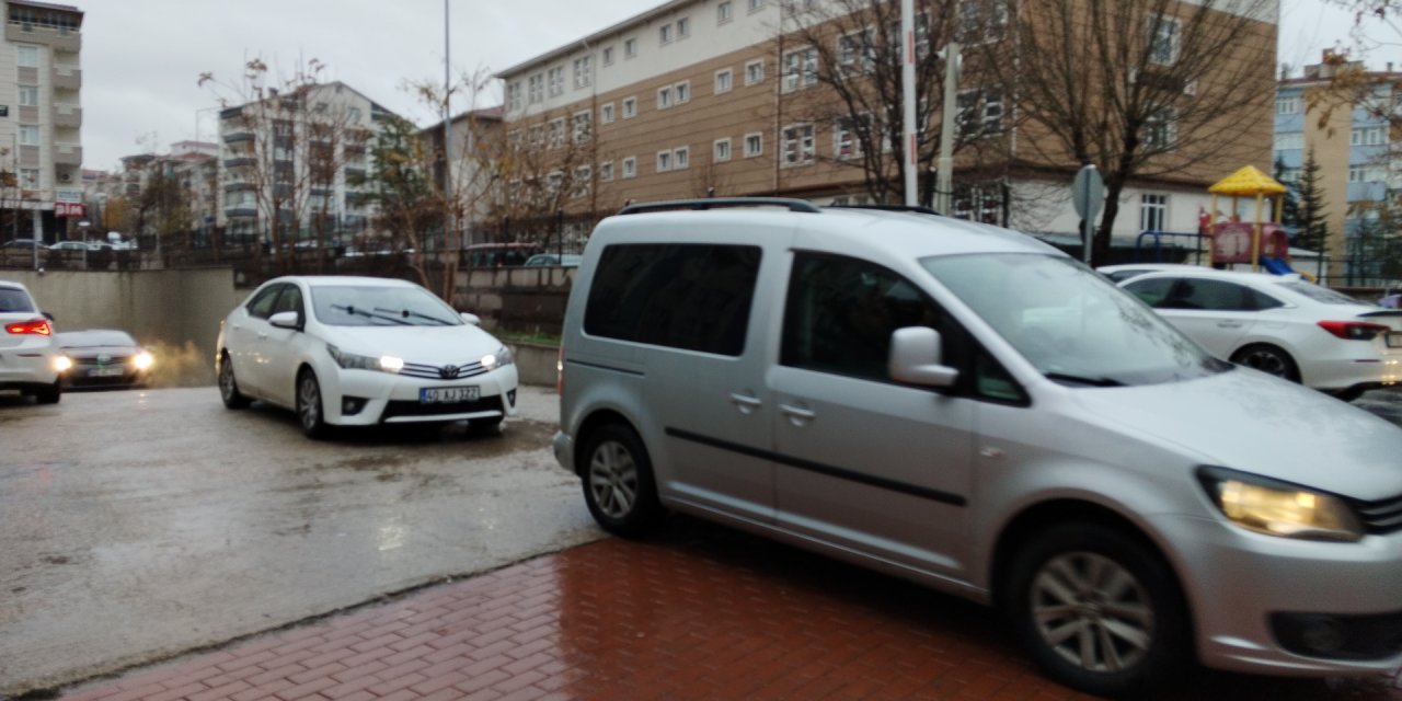 'Zimmete Para Geçirme' Suçundan Tutuklanan 3 Belediye Çalışanı Kefaletle Serbest