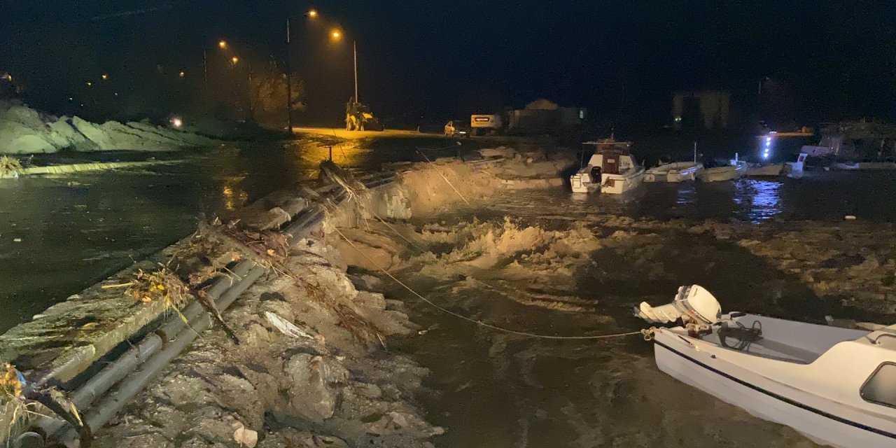Çanakkale'de Sağanak Nedeniyle Dere Taştı (3)