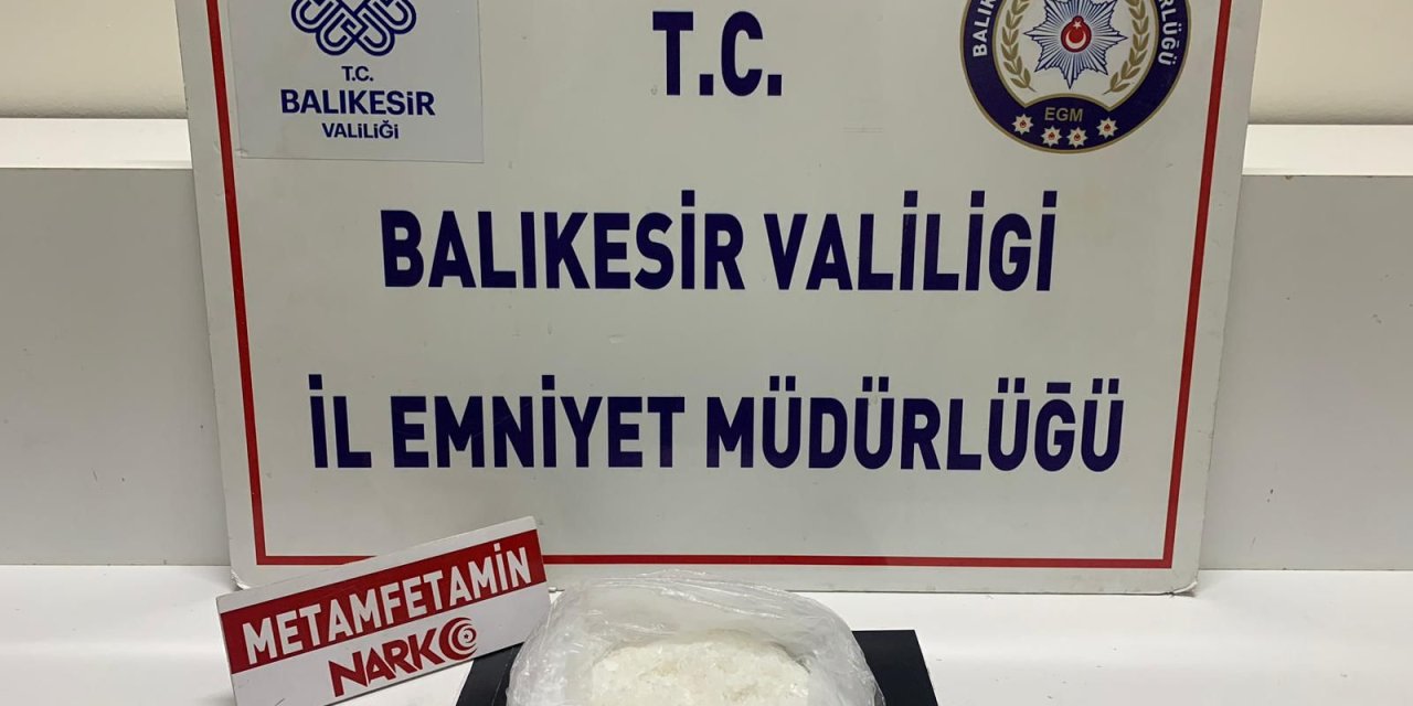 Balıkesir'de Durdurulan Otomobilin Direksiyonunda Uyuşturucu Ele Geçirildi