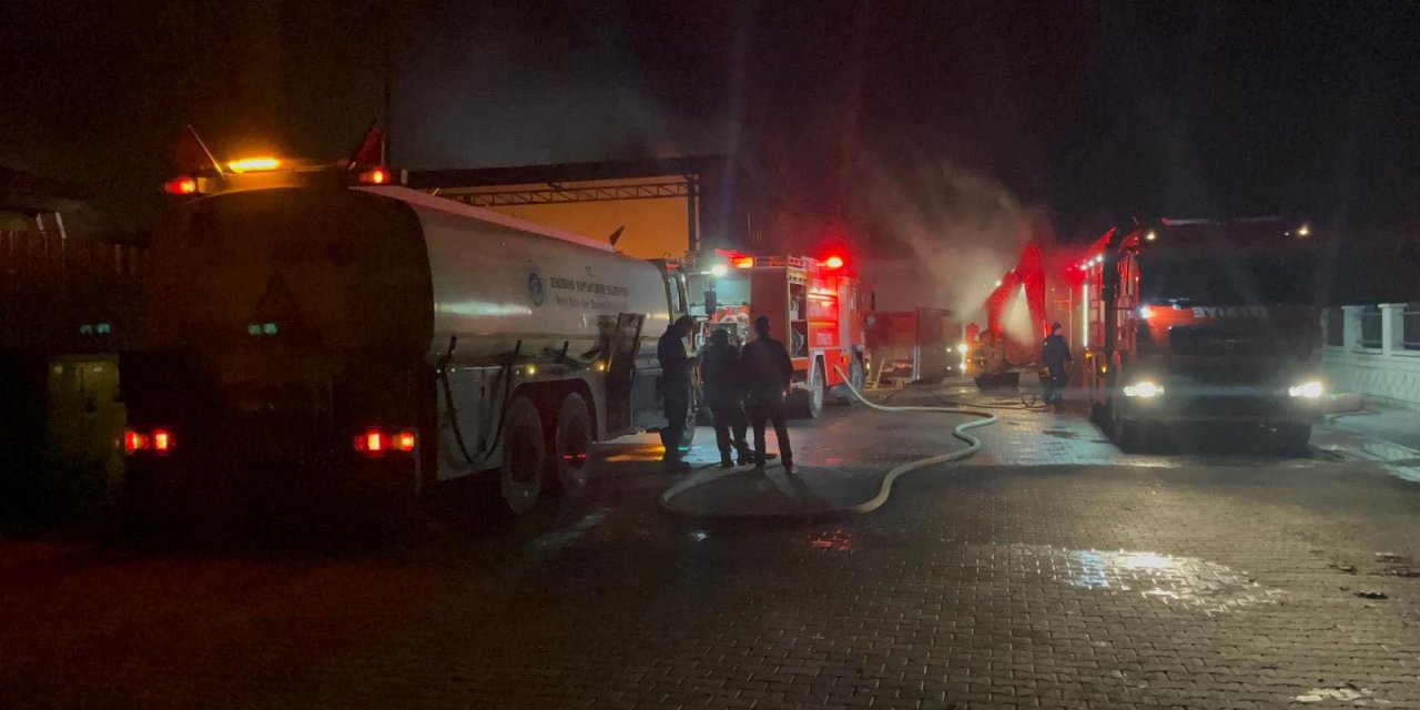 Eskişehir'de Geri Dönüşüm Tesisinde Çıkan Yangın Korkuttu