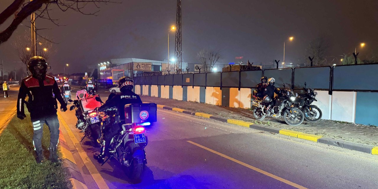 Motosikletli Yunus Timleri İle Hafif Ticari Araç Çarpıştı, 4 Polis Yaralandı