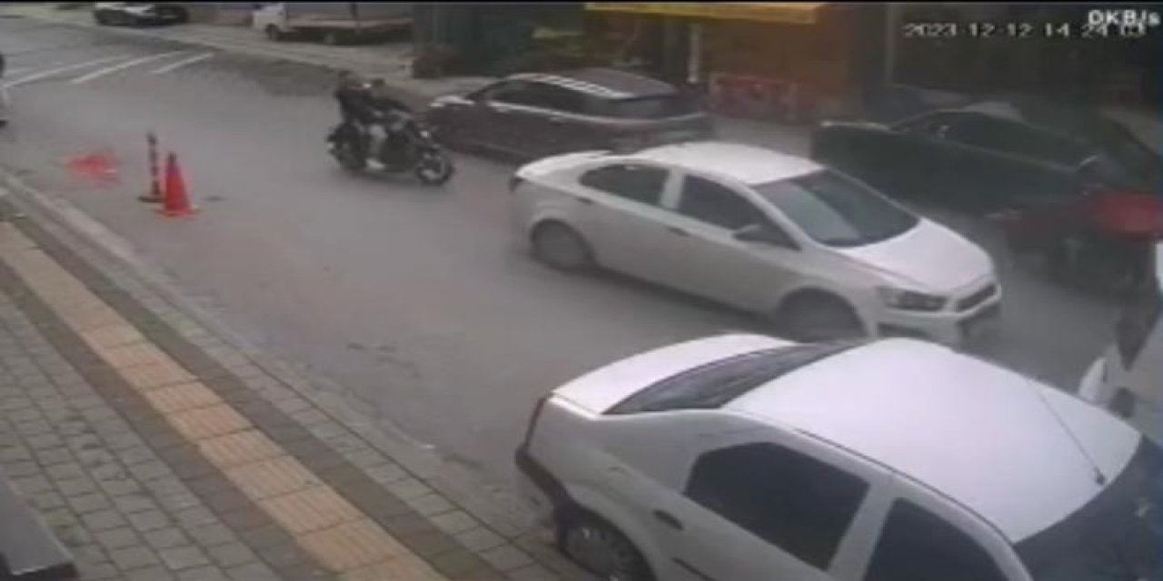 Sarıyer'de Motosikletli Saldırganlar Otomobile Kurşun Yağdırdı