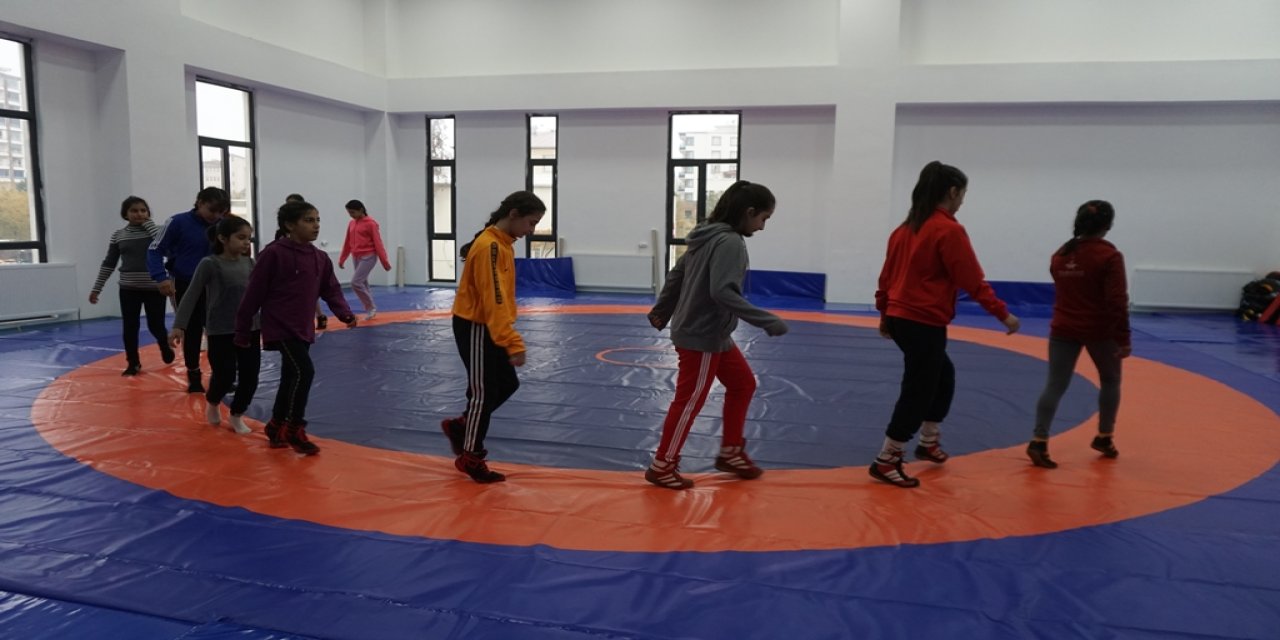 Örnek Aldıkları Hemşehrileri Milli Güreşçinin İsminin Verildiği Spor Tesisinde, Milli Forma İçin Ter Döküyorlar