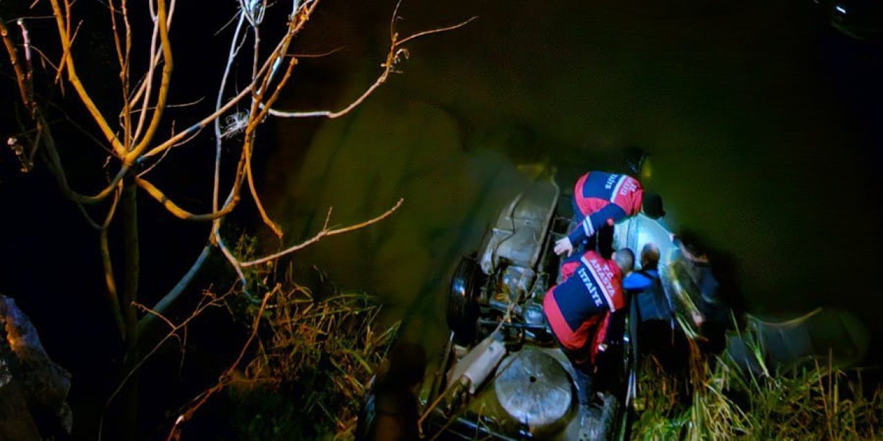 Otomobil Yeşilırmak'a Uçtu; Anıl Öldü